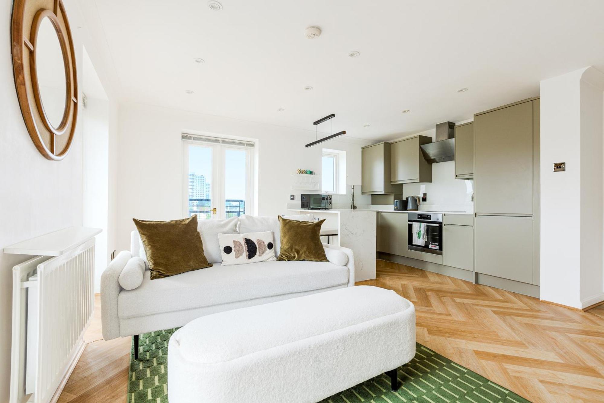 Bright New 2br Flat With Balcony Near Excel * Londra
