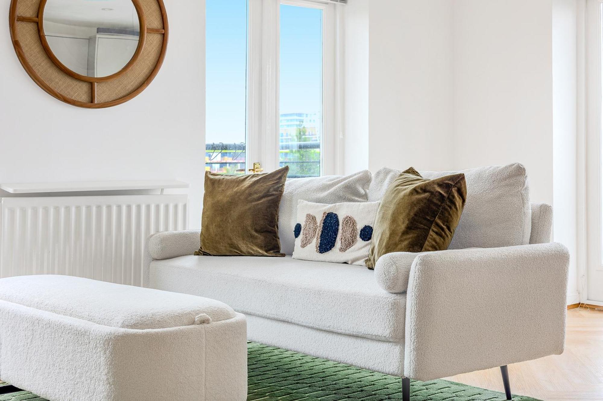 Bright New 2br Flat With Balcony Near Excel Appartamento *